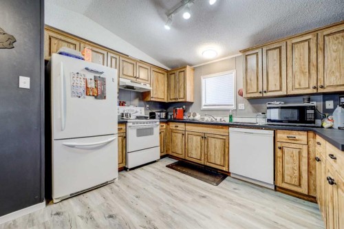 308 Station Boulevard, Coaldale, AB 