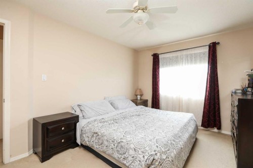 52 Lynx Road North, Lethbridge, AB - Indoor Photo Showing Bedroom