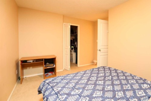 52 Lynx Road North, Lethbridge, AB - Indoor Photo Showing Bedroom