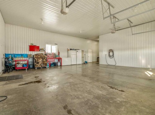 103036 Rng Rd 161, Rural Taber, M.D. Of, AB - Indoor Photo Showing Garage