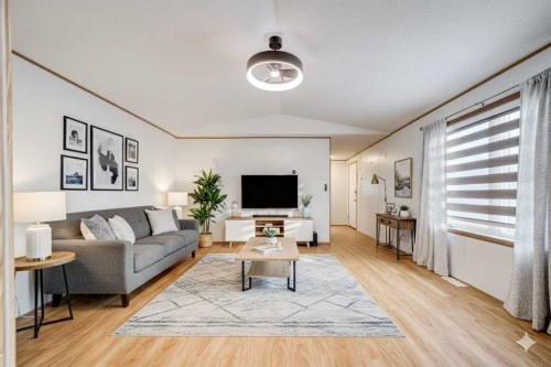 27 Westover Crescent West, Claresholm, AB - Indoor Photo Showing Living Room