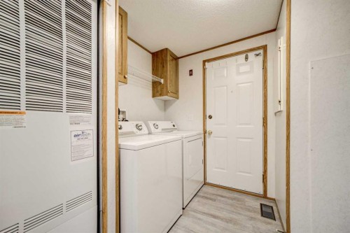 27 Westover Crescent West, Claresholm, AB - Indoor Photo Showing Laundry Room