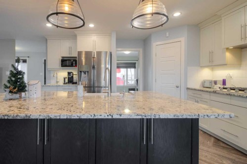 541 Aquitania Boulevard West, Lethbridge, AB - Indoor Photo Showing Kitchen With Upgraded Kitchen