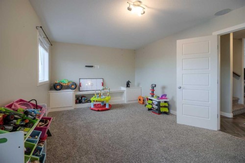 541 Aquitania Boulevard West, Lethbridge, AB - Indoor