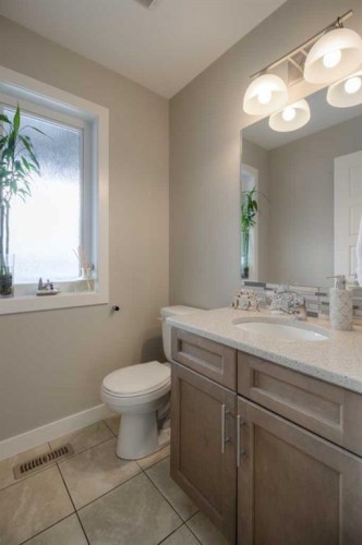 541 Aquitania Boulevard West, Lethbridge, AB - Indoor Photo Showing Bathroom