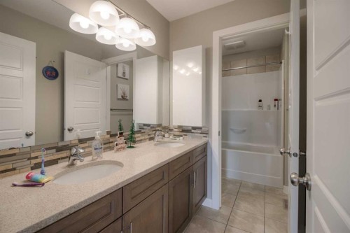 541 Aquitania Boulevard West, Lethbridge, AB - Indoor Photo Showing Bathroom