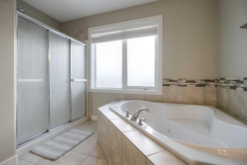 541 Aquitania Boulevard West, Lethbridge, AB - Indoor Photo Showing Bathroom