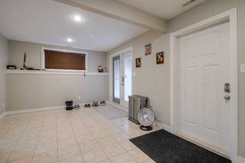 541 Aquitania Boulevard West, Lethbridge, AB - Indoor