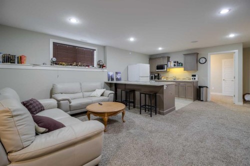 541 Aquitania Boulevard West, Lethbridge, AB - Indoor Photo Showing Other Room