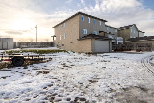 541 Aquitania Boulevard West, Lethbridge, AB - Outdoor