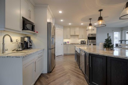 541 Aquitania Boulevard West, Lethbridge, AB - Indoor Photo Showing Kitchen With Upgraded Kitchen