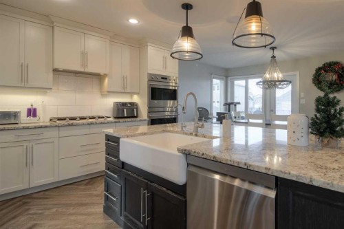 541 Aquitania Boulevard West, Lethbridge, AB - Indoor Photo Showing Kitchen With Upgraded Kitchen