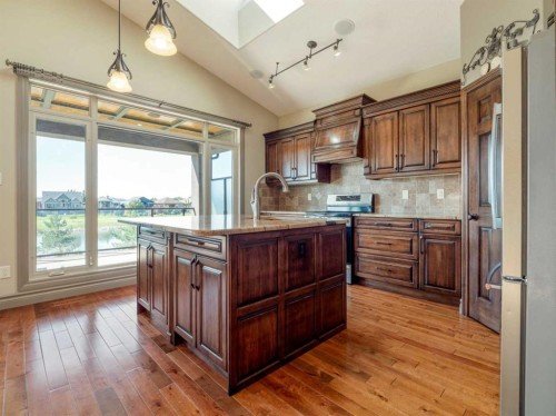 629 Southgate Boulevard South, Lethbridge, AB - Indoor Photo Showing Kitchen