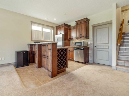 629 Southgate Boulevard South, Lethbridge, AB - Indoor Photo Showing Kitchen