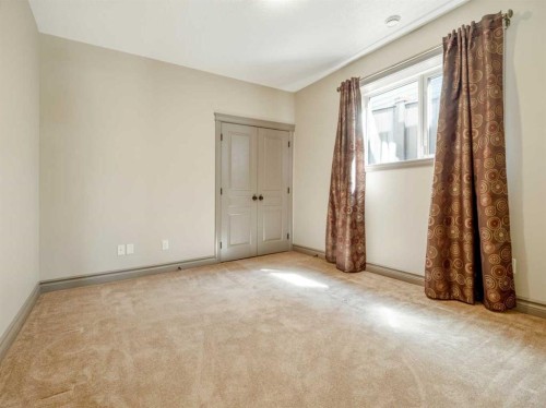 629 Southgate Boulevard South, Lethbridge, AB - Indoor Photo Showing Other Room