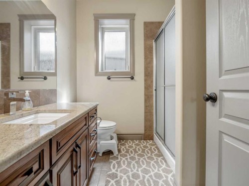 629 Southgate Boulevard South, Lethbridge, AB - Indoor Photo Showing Bathroom