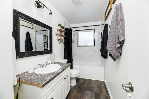 3325 42 Avenue, Red Deer, AB - Indoor Photo Showing Bathroom