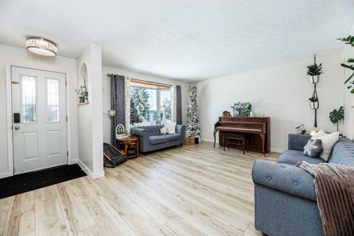3325 42 Avenue, Red Deer, AB - Indoor Photo Showing Living Room