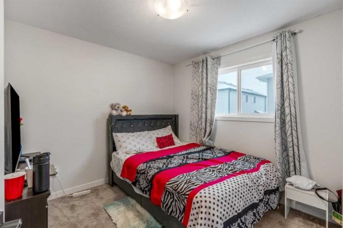 207 Moonlight Cove West, Lethbridge, AB - Indoor Photo Showing Bedroom