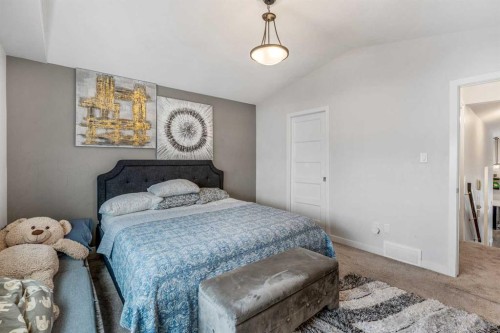 207 Moonlight Cove West, Lethbridge, AB - Indoor Photo Showing Bedroom