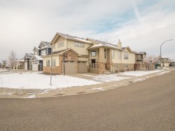 223 Sixmile Ridge SOUTH Lethbridge, AB T1K 5S9