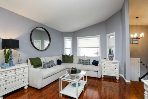 4817 7 Street, Coalhurst, AB - Indoor Photo Showing Living Room