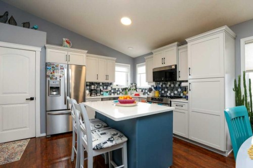 4817 7 Street, Coalhurst, AB - Indoor Photo Showing Kitchen