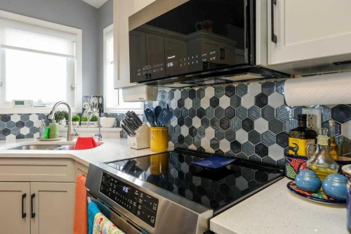 4817 7 Street, Coalhurst, AB - Indoor Photo Showing Kitchen With Double Sink