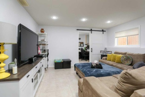 4817 7 Street, Coalhurst, AB - Indoor