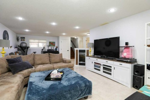 4817 7 Street, Coalhurst, AB - Indoor Photo Showing Living Room
