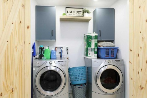 4817 7 Street, Coalhurst, AB - Indoor Photo Showing Laundry Room