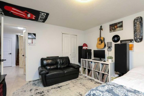 4817 7 Street, Coalhurst, AB - Indoor