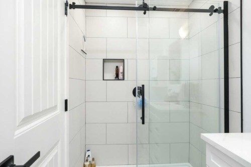 4817 7 Street, Coalhurst, AB - Indoor Photo Showing Bathroom