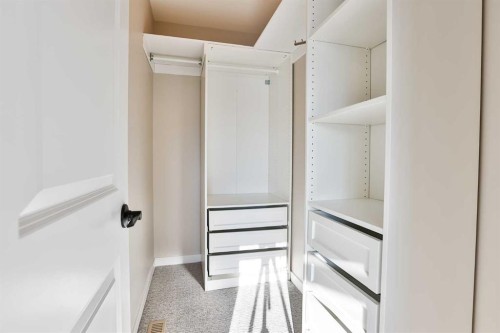 870 Greywolf Run North, Lethbridge, AB - Indoor Photo Showing Bathroom