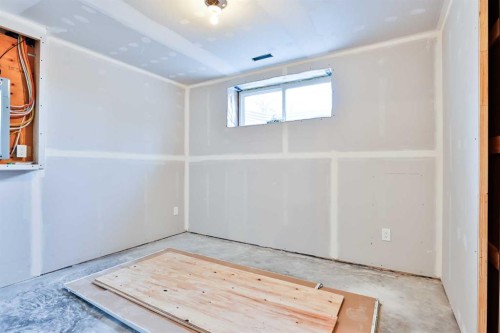 870 Greywolf Run North, Lethbridge, AB - Indoor Photo Showing Bathroom