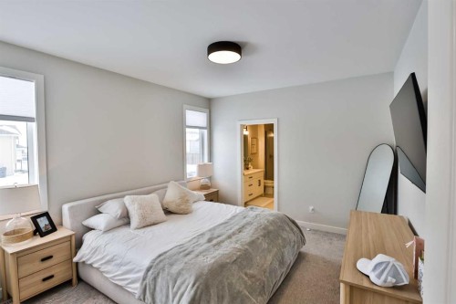 549 Riverhills Way West, Lethbridge, AB - Indoor Photo Showing Bedroom