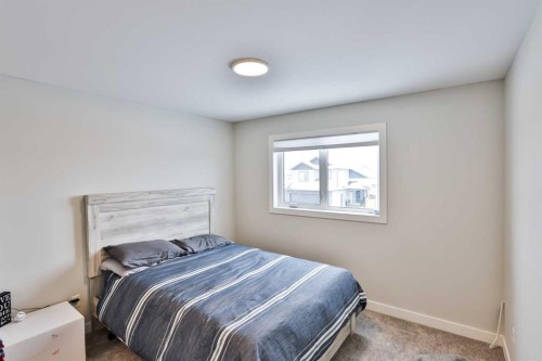 549 Riverhills Way West, Lethbridge, AB - Indoor Photo Showing Bedroom