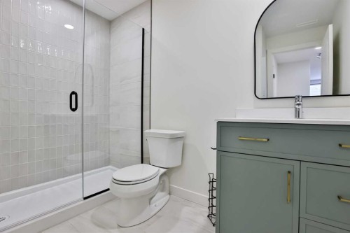 549 Riverhills Way West, Lethbridge, AB - Indoor Photo Showing Bathroom