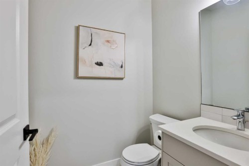 549 Riverhills Way West, Lethbridge, AB - Indoor Photo Showing Bathroom