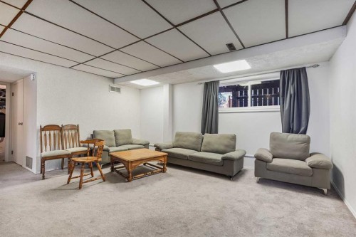 55 Chippewa Crescent West, Lethbridge, AB - Indoor