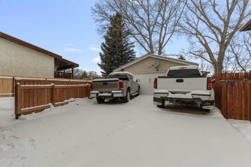 55 Chippewa Crescent West, Lethbridge, AB - Outdoor