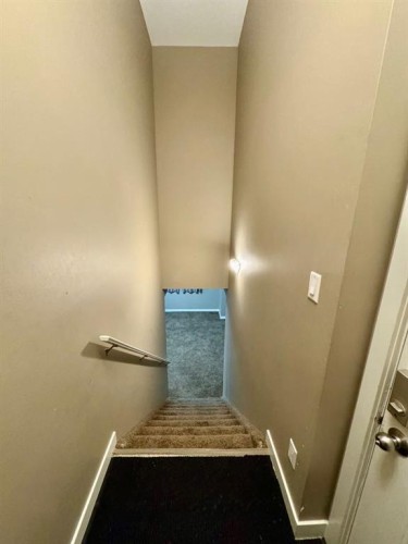 2-189 Silkstone Road West, Lethbridge, AB - Indoor Photo Showing Other Room