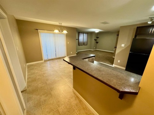 2-189 Silkstone Road West, Lethbridge, AB - Indoor Photo Showing Other Room