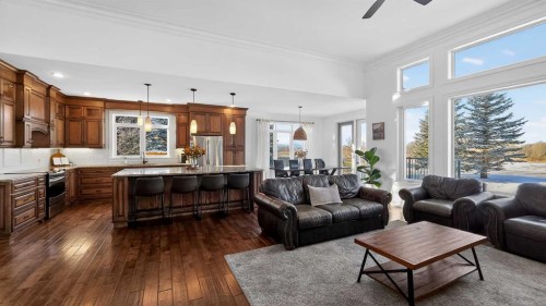 305 Lyndon Road, Fort Macleod, AB - Indoor Photo Showing Living Room