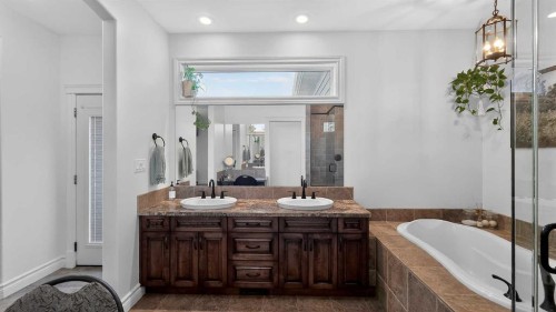 305 Lyndon Road, Fort Macleod, AB - Indoor Photo Showing Bathroom