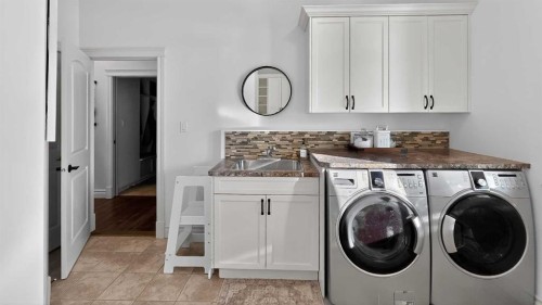 305 Lyndon Road, Fort Macleod, AB - Indoor Photo Showing Laundry Room