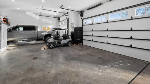 305 Lyndon Road, Fort Macleod, AB - Indoor Photo Showing Garage