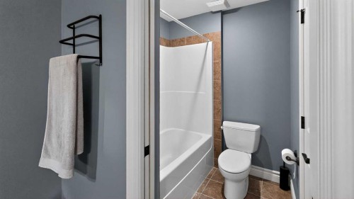 305 Lyndon Road, Fort Macleod, AB - Indoor Photo Showing Bathroom