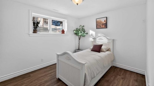 305 Lyndon Road, Fort Macleod, AB - Indoor Photo Showing Bedroom