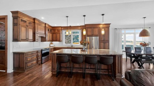 305 Lyndon Road, Fort Macleod, AB - Indoor Photo Showing Kitchen With Stainless Steel Kitchen With Upgraded Kitchen